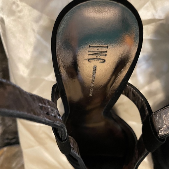 Like new! Macy's International Satin Black 4 inch Heels size 7.5 - Picture 11 of 13
